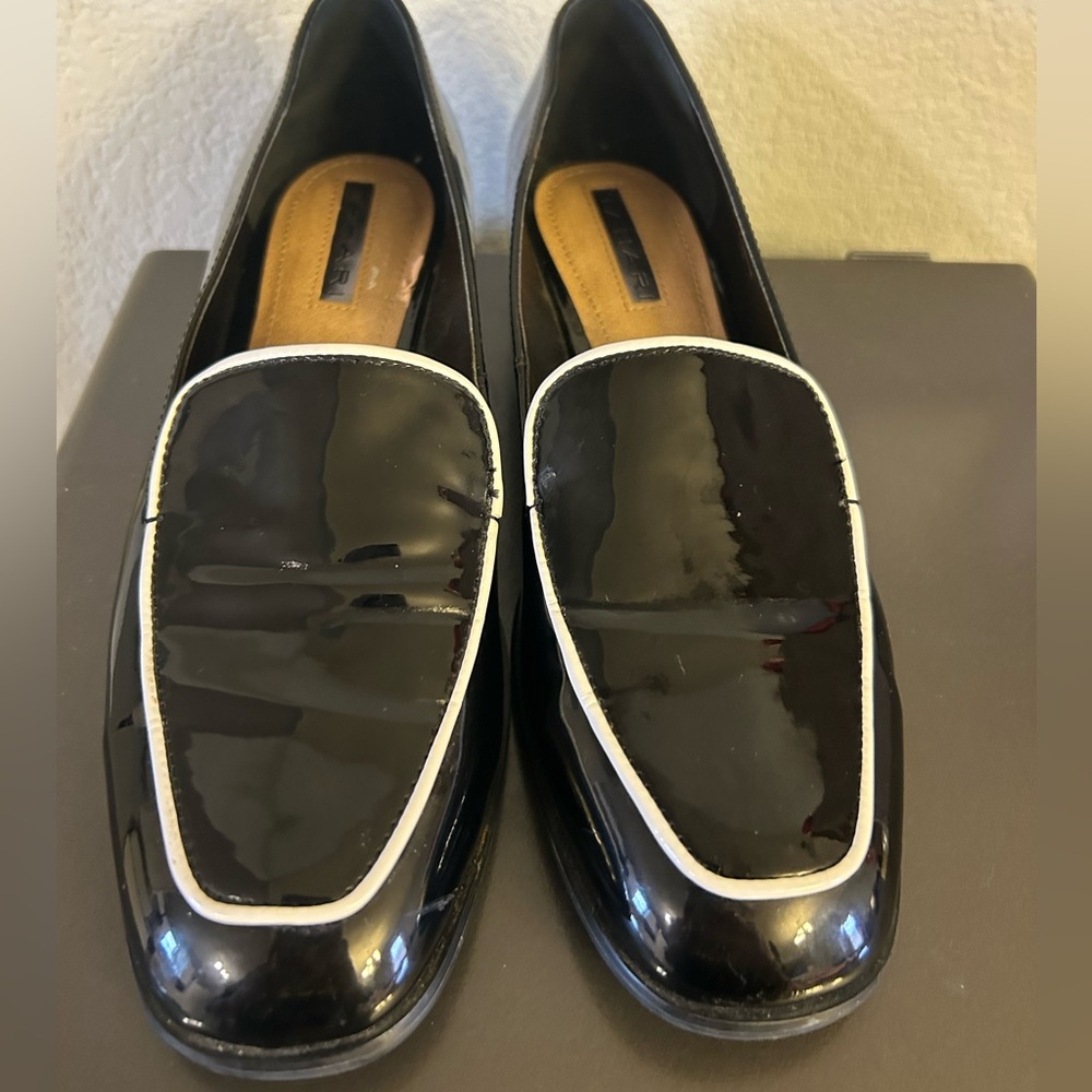 Tahari black patent leather loafers size 6